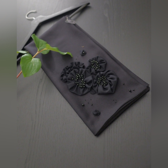 Embroidered Wool Scarf | In Stock | Black Wool Blanket Scarf | 19" × 57" - Picture 4 of 6